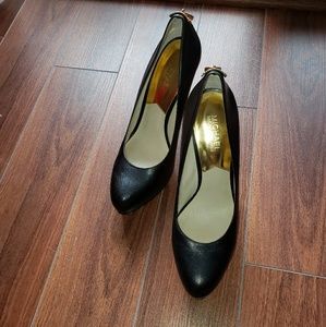 Black pumps-  classic and classy
